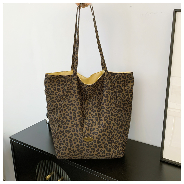 2024 nuevos productos ins perezoso mochila de gran capacidad de moda leopardo retrógrado simple clase mochila de viaje ligera