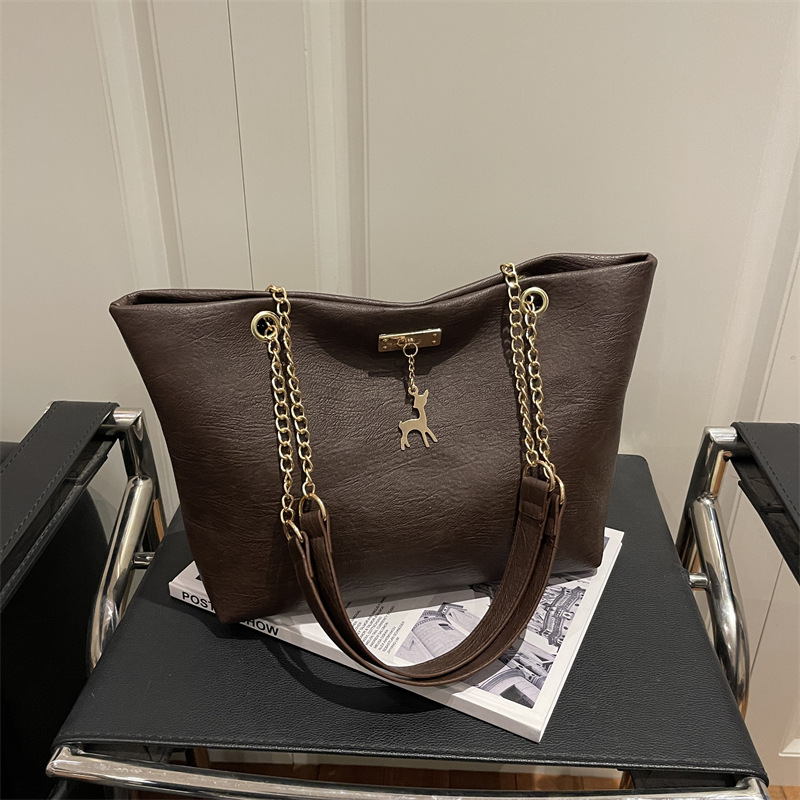 Bolsas de gran capacidad de mujeres de este año, cadenas de moda populares de hombro de alto nivel, bolsas de transporte polivalentes extranjeras