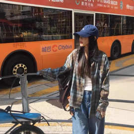 美式复古格子长袖衬衫女秋冬宽松设计感法式别致防晒开衫衬衣外套