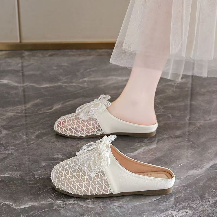 Arco de perlas de malla de cabeza media zapatillas para mujeres de verano 2026 nuevo estilo casual con zapatillas frías falda