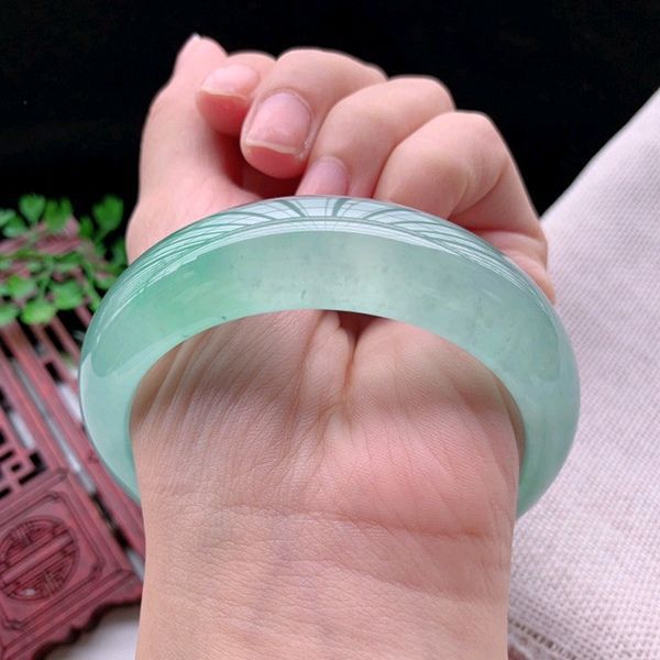 Vòng tay ngọc bích tự nhiên Myanmar A cao cấp, đường kính trong 53–62 mm chi tiết 8