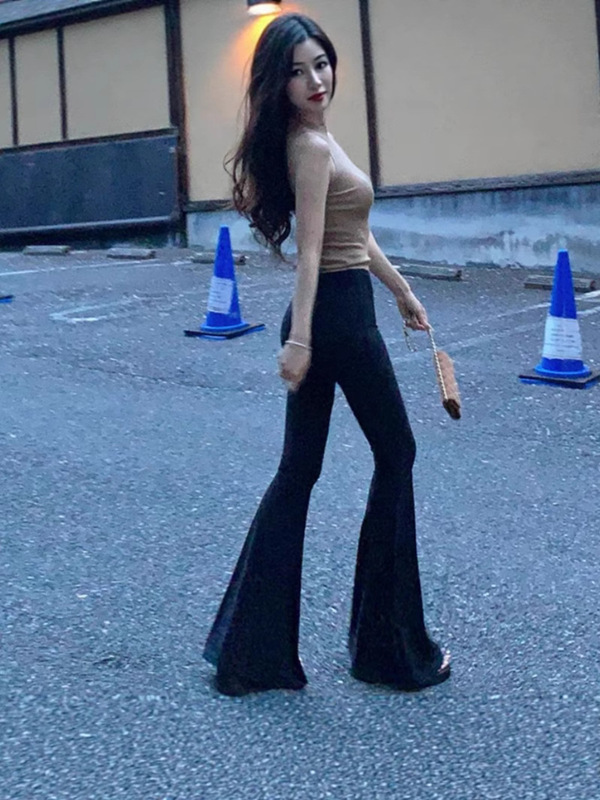 黒のハイウエストフレアカジュアルパンツ、伸縮性のあるタイトフィットのスリムパンツ、多用途で通気性のあるドレープパンツ|undefined
