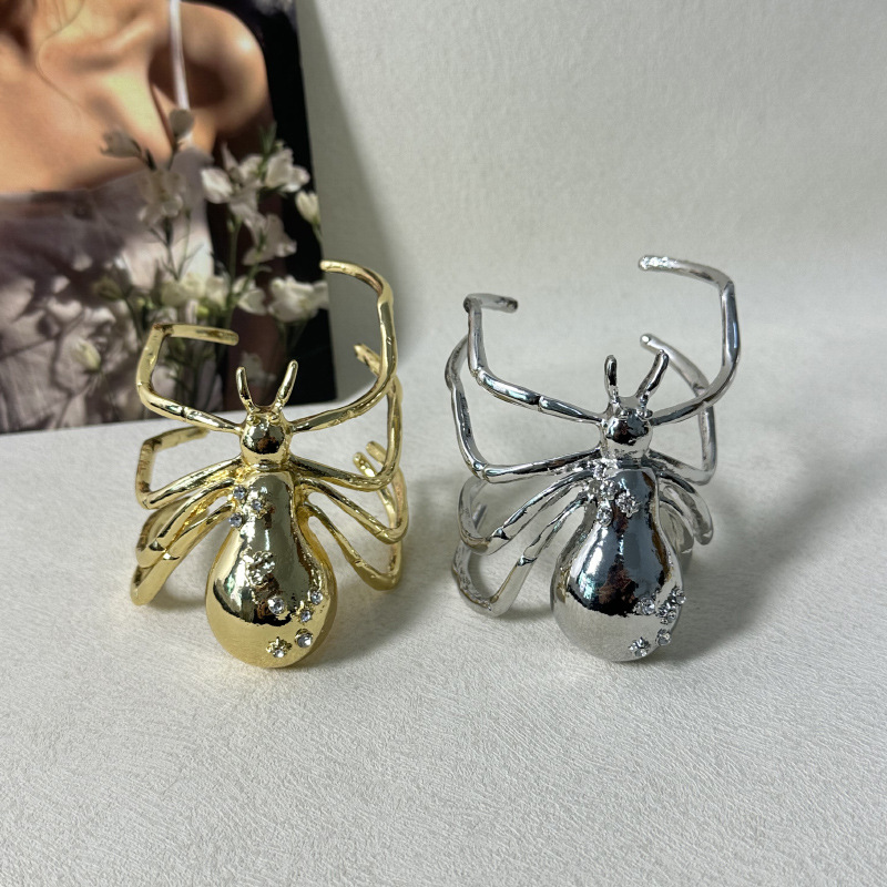 Collier pendentif araignée unique avec strass incrustés_voghion.com