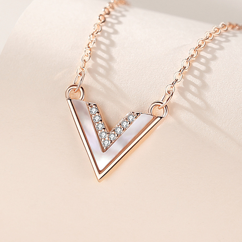 S925 plata esterlina letra V collar con diamantes de estilo europeo y americano simple moda temperamento transfronterizo clavícula cadena al por mayor