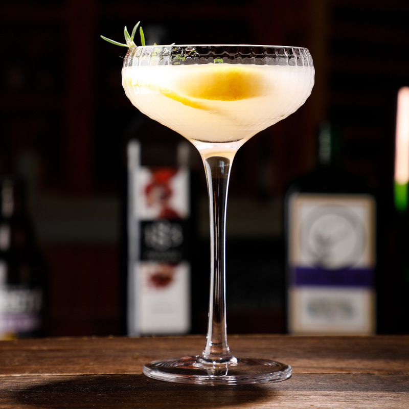 Copa de cóctel de copa de martini de rayas de estilo europeo helado postre Copa ins Internet celebridad copa de vidrio