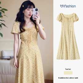 法式荷叶边泡泡袖黄色碎花连衣裙子女夏季2025新款设计感收腰长裙