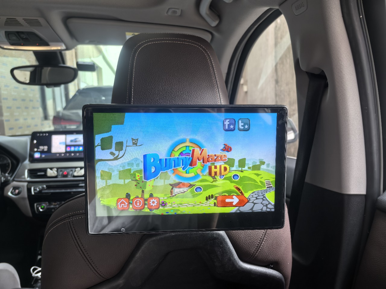 Car Headrest and Rear Entertainment Monitor 10inch Screen Android System Carplay Playback Video Cigarette Lighter