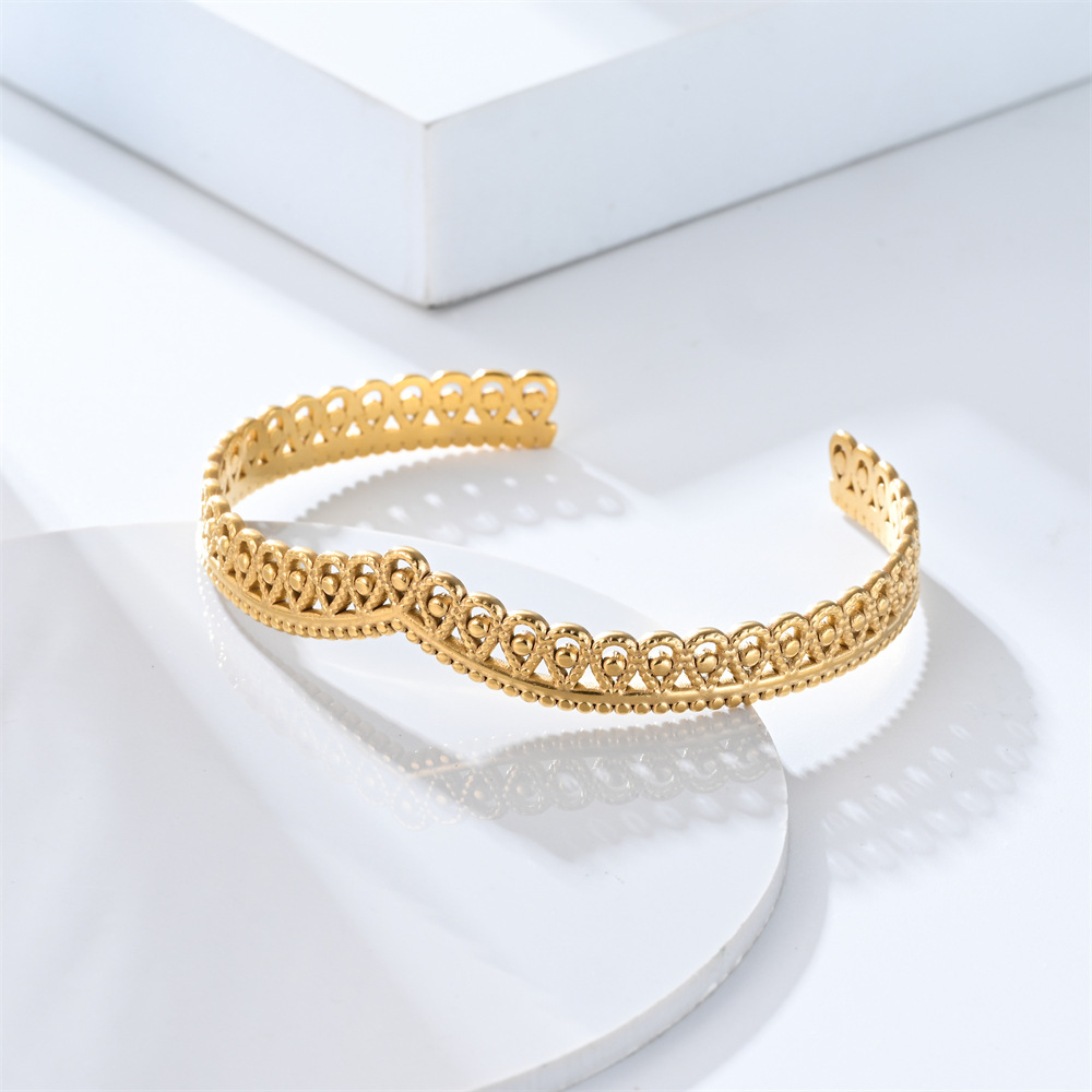Crown Pattern Casual Simple Style Crown Stainless Steel Polishing Hollow Out Bangle