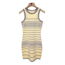 ���×l�yᘿ������B��ȹŮ�b�ļ��o��ײɫ��ȹ�@������������ȹ��