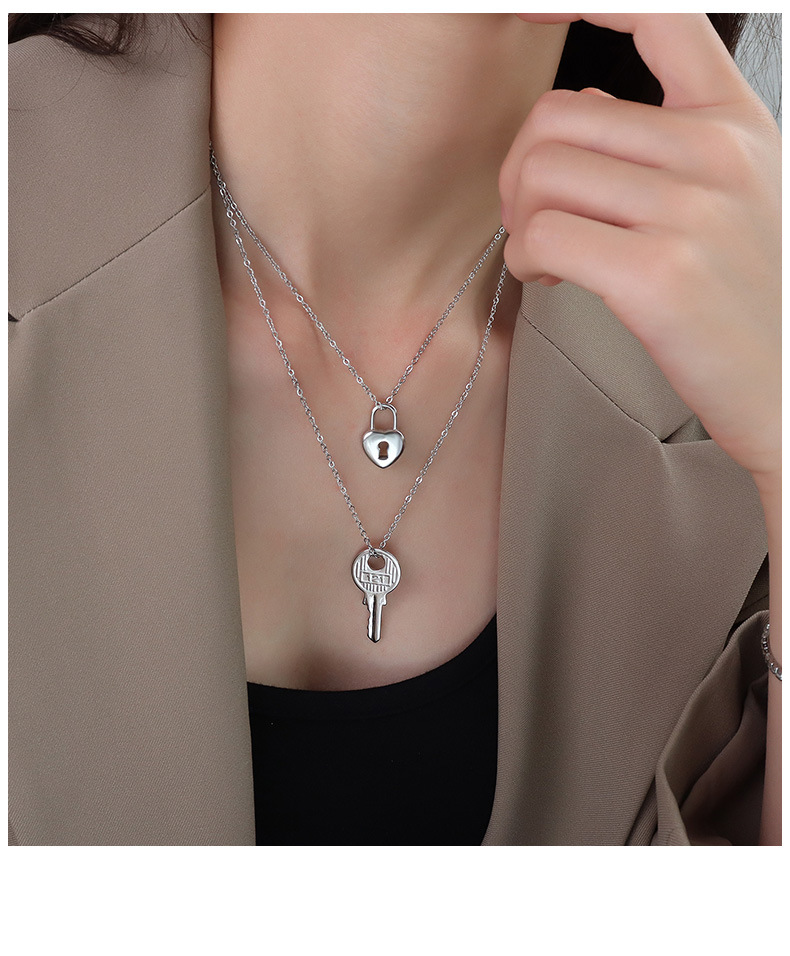Fashion Key Heart Lock Pendant Necklace Titanium Steel 18k Gold Plated Clavicle Chain display picture 4