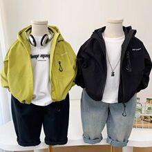 男童冲锋衣外套2025春秋新款儿童休闲连帽上衣小男孩帅气拉链衫潮