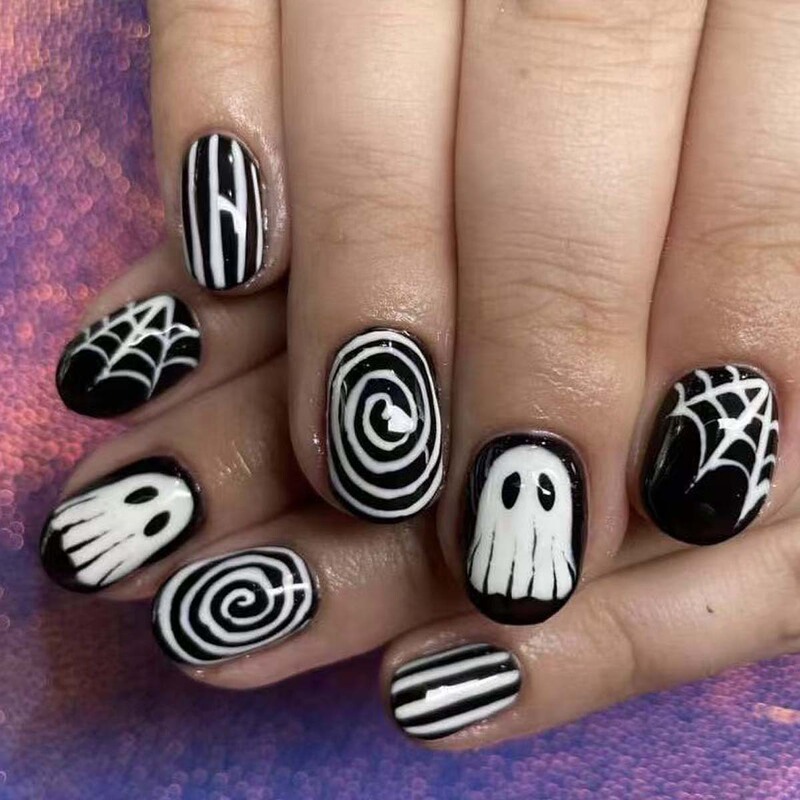 Black and white minimalist swirl ghost press-on nails, striped spider web short oval nails, cool and unique, detachable for Halloween Black and white minimalist swirl ghost press-on nails, striped spider web short oval nails, cool and unique, detachable for Halloween