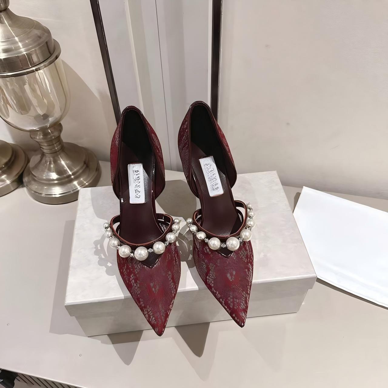 Qadın ağ krujevalı açıq burunlu yüksək dabanlı sandal