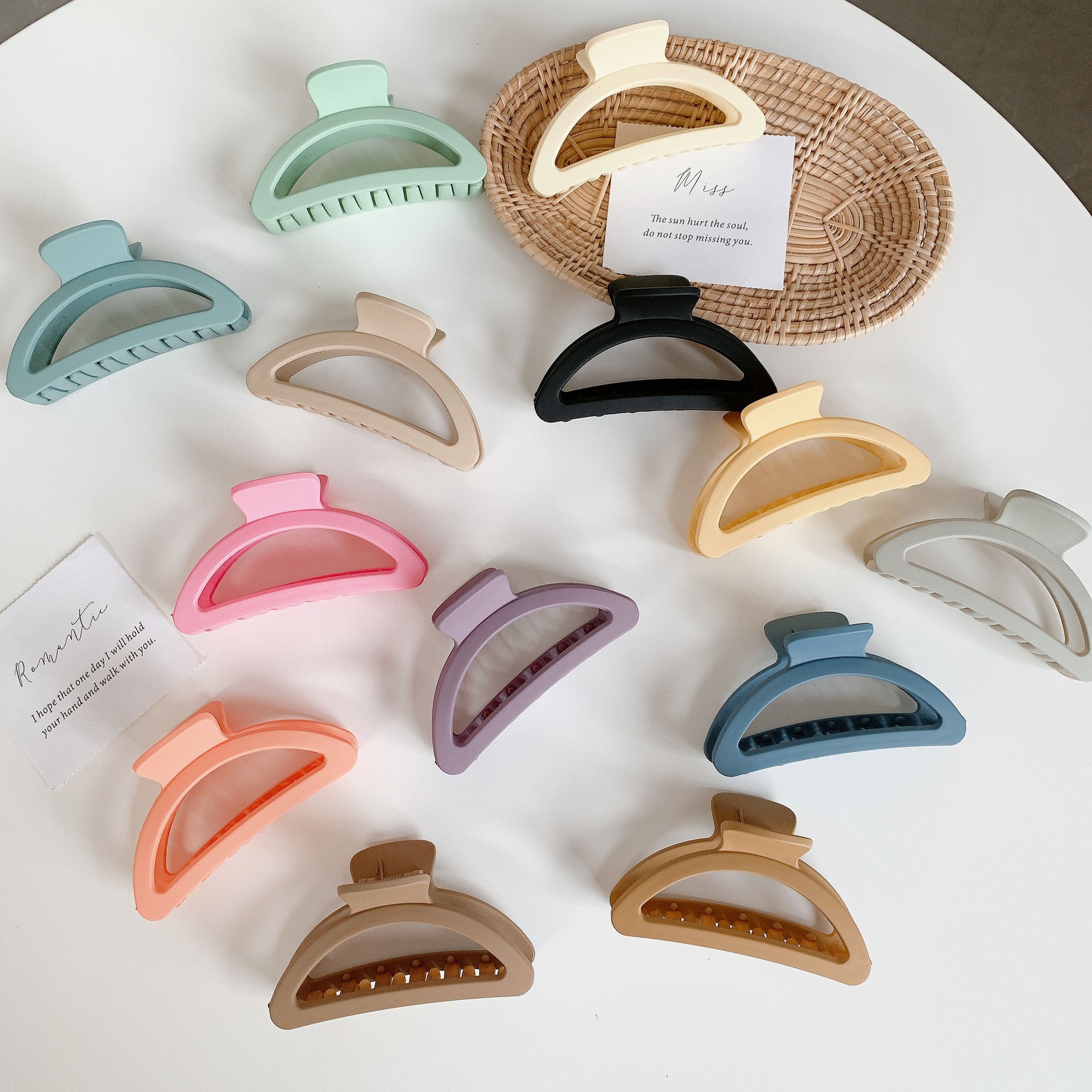 Retro Style Retro Solid Color Plastic Resin Hair Claws