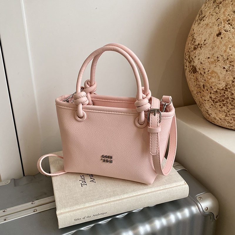 Diseño de nicho de cestas de verduras de moda transfronterizas bolsos de hombro único bolsos de hombro de alta gama bolsos de hombro femenino 100 bolsos de cubo de desplazamiento