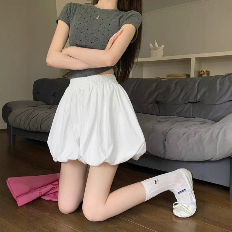 Black Floral Shorts for Women, Summer 2026 New Style, High-Waisted, Wide-Leg, Slimming, Petite, Three-Quarter Length, Puffy Lantern Pants