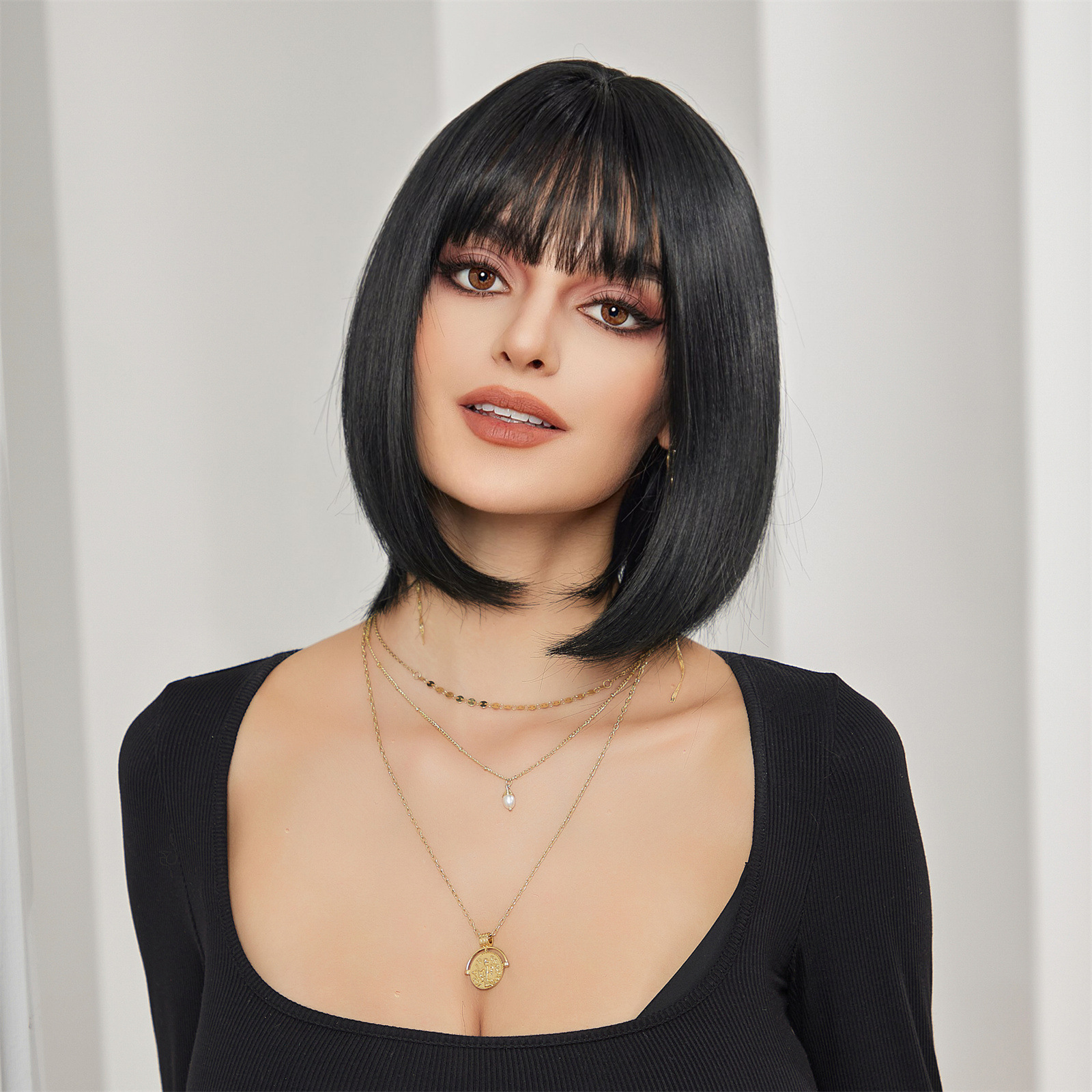 Spot peluca de pelo corto europea y americana, mujer pura, cabello liso, cabeza de Bobo, flequillo de aire, reducción de edad, nuevo estilo, cubierta completa, wigs
