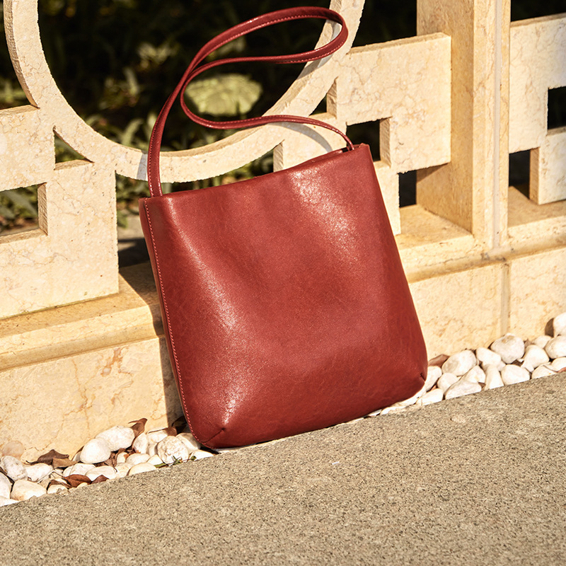 2026 New Genuine Leather Underarm Bag Versatile Shoulder Crossbody Phone Bag Casual Fashion Versatile Retro Women's Bag