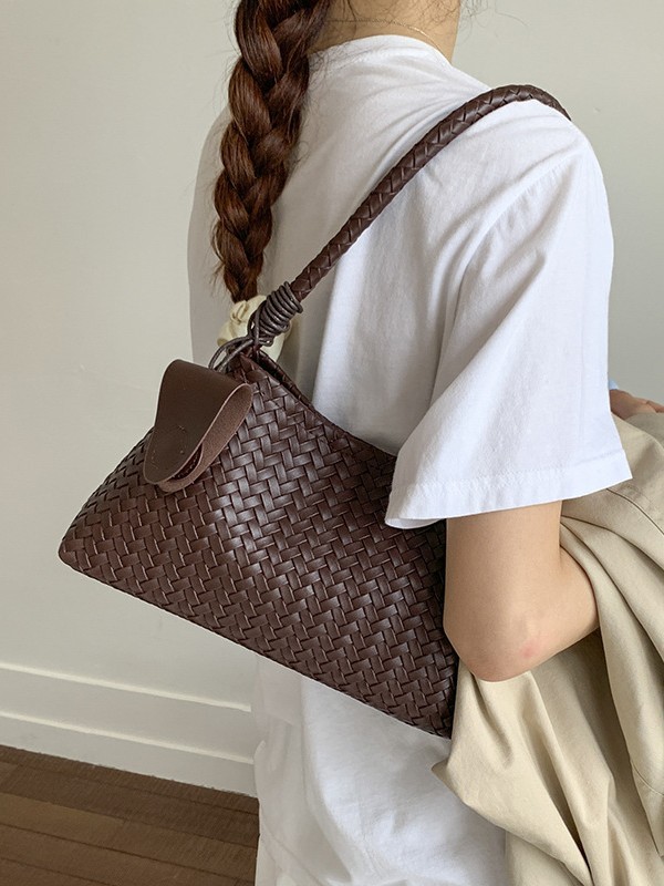 High-End Woven Pattern Red Bag Armpit Bag Women's 2025 New Trendy Versatile Niche Shoulder Bag Women's Bag