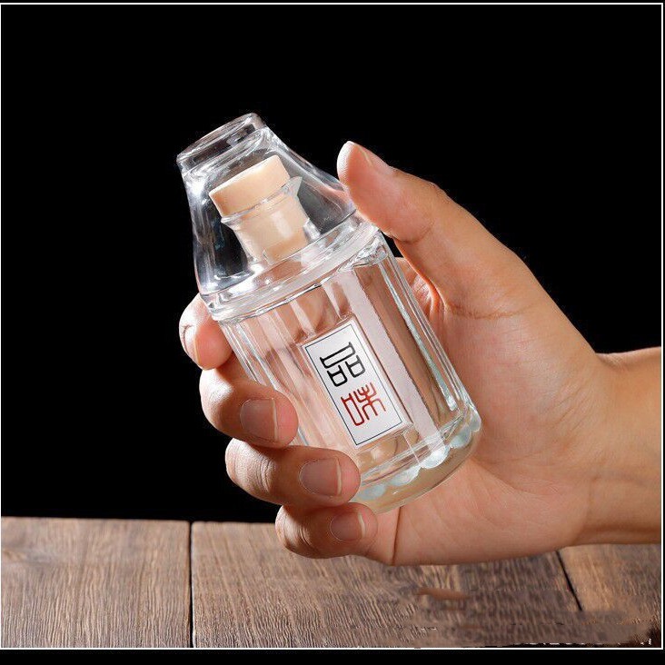 厂家供应新款100ml带盖玻璃小酒瓶一人一瓶 密封二两空瓶现货批发