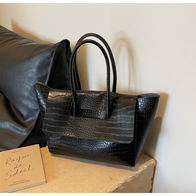 Crocodile Pattern Large Shoulder Bag For Women Retro Style Handbag_voghion.com