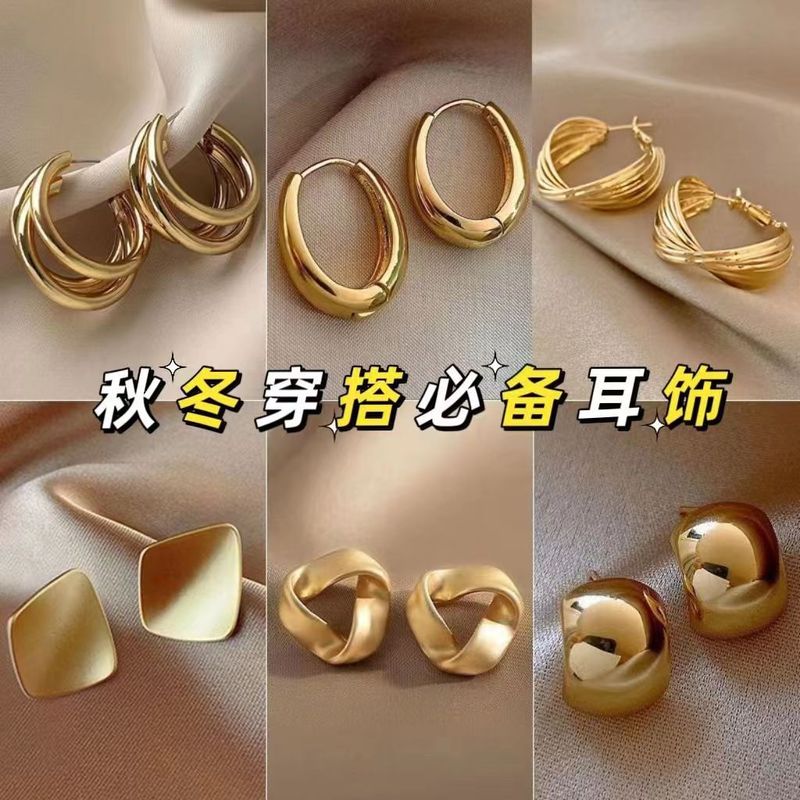 金色の耳飾り ~ 冷たい風の金属の質感の耳の輪のピアスの女性の個性はファッションの欧米の風の爆発的なイヤリングを合わせます。|undefined