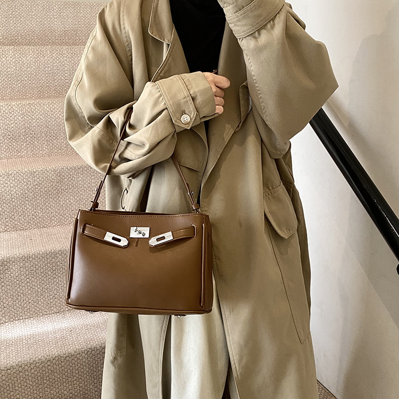 Viajando al trabajo, bolso de axila de gran capacidad para mujer 2024 invierno retro moda casual bolso de hombro coreano