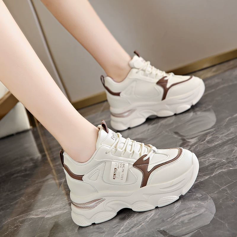 Мягкая подошва и толстая подошва увеличены, папочка обувь женская весна 2024 новая модная толстая подошва, дикая повседневная спортивная обувь