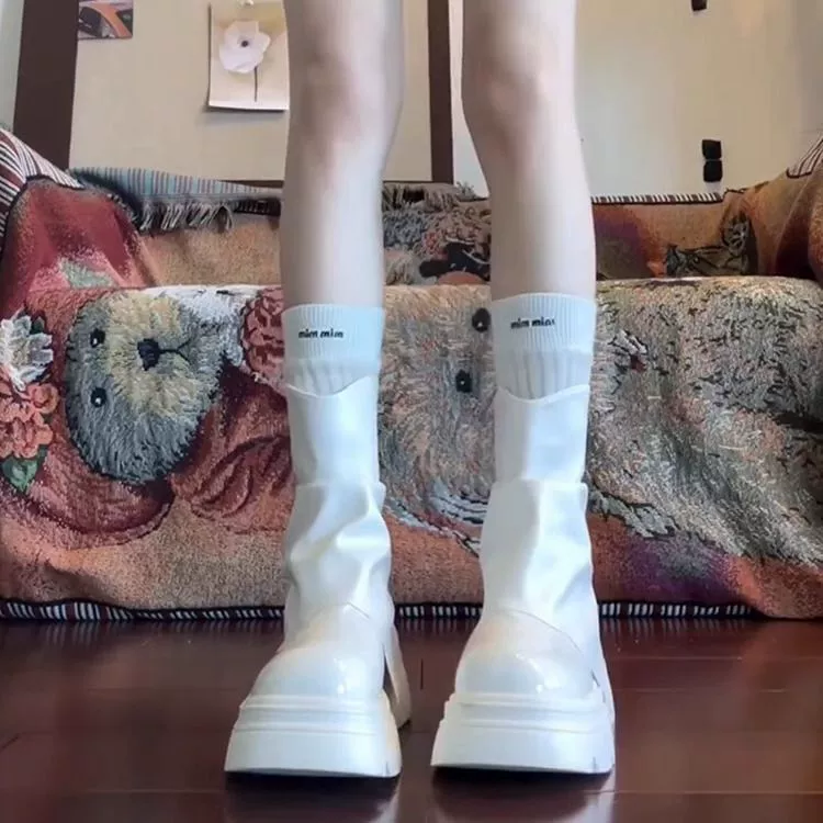 Толстая подошва увеличивается, тонкие брюки сапоги короткие сапоги женский 2024 весна и осень новый сетевой красный жареный уличный супер огонь ретро сапоги Martin