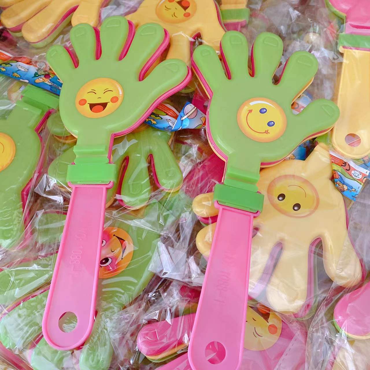 Juguetes para niños playa Tarjeta de succión juguete pistola juego casa juguete pintura juguetes 2 yuanes grandes almacenes al por mayor