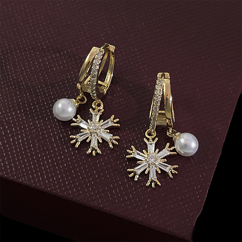 Fashion Snowflake Copper Inlay Artificial Pearls Zircon Dangling Earrings 1 Pair