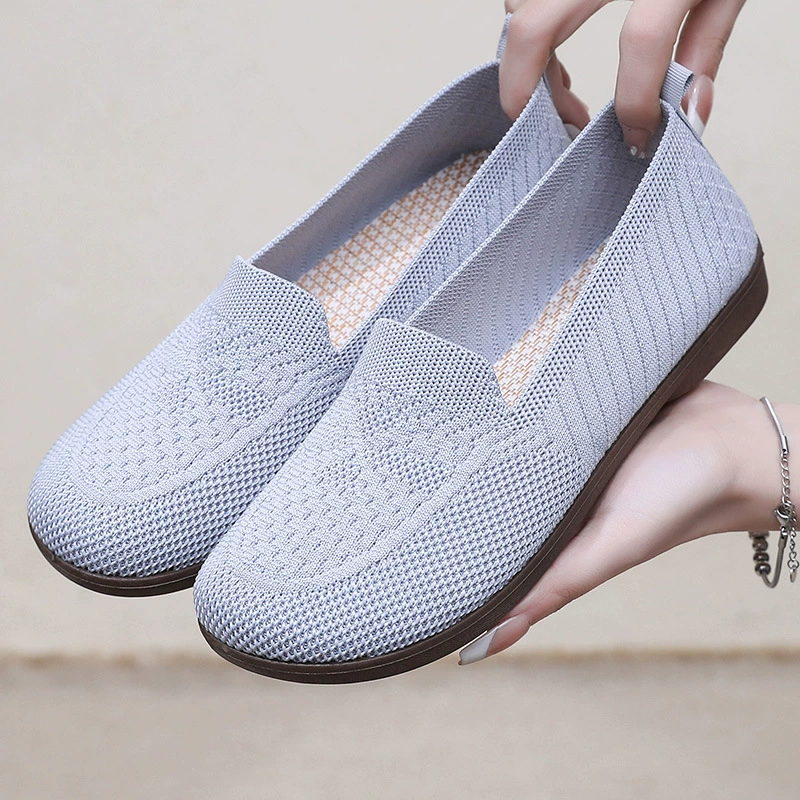 Весенний новый 2025 повседневная обувь для детей среднего и пожилого возраста летающие туфли на мягкой подошве легкие педали одиночные туфли для женщин