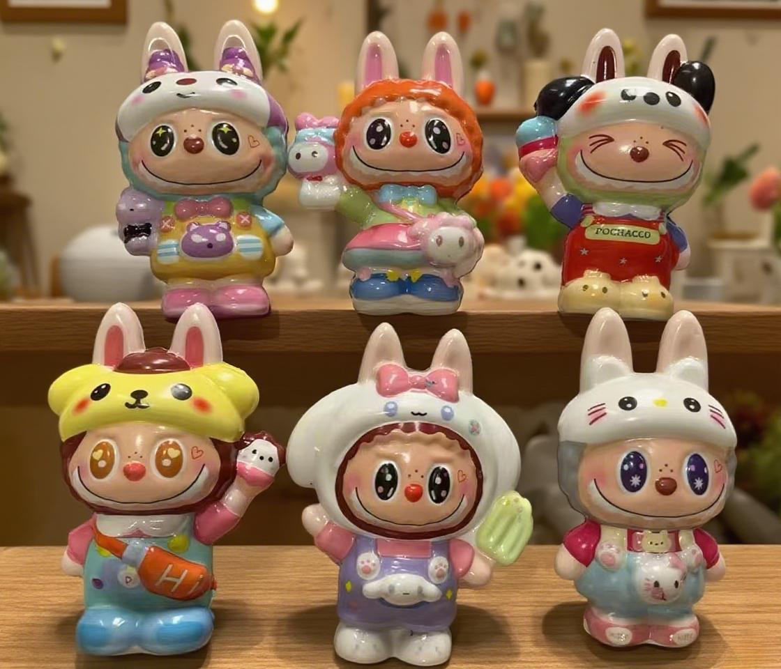 Explosiones de muñecas de llaves de dibujos animados descompresión creativa pellizco juguetes colgantes de estandos de fábrica