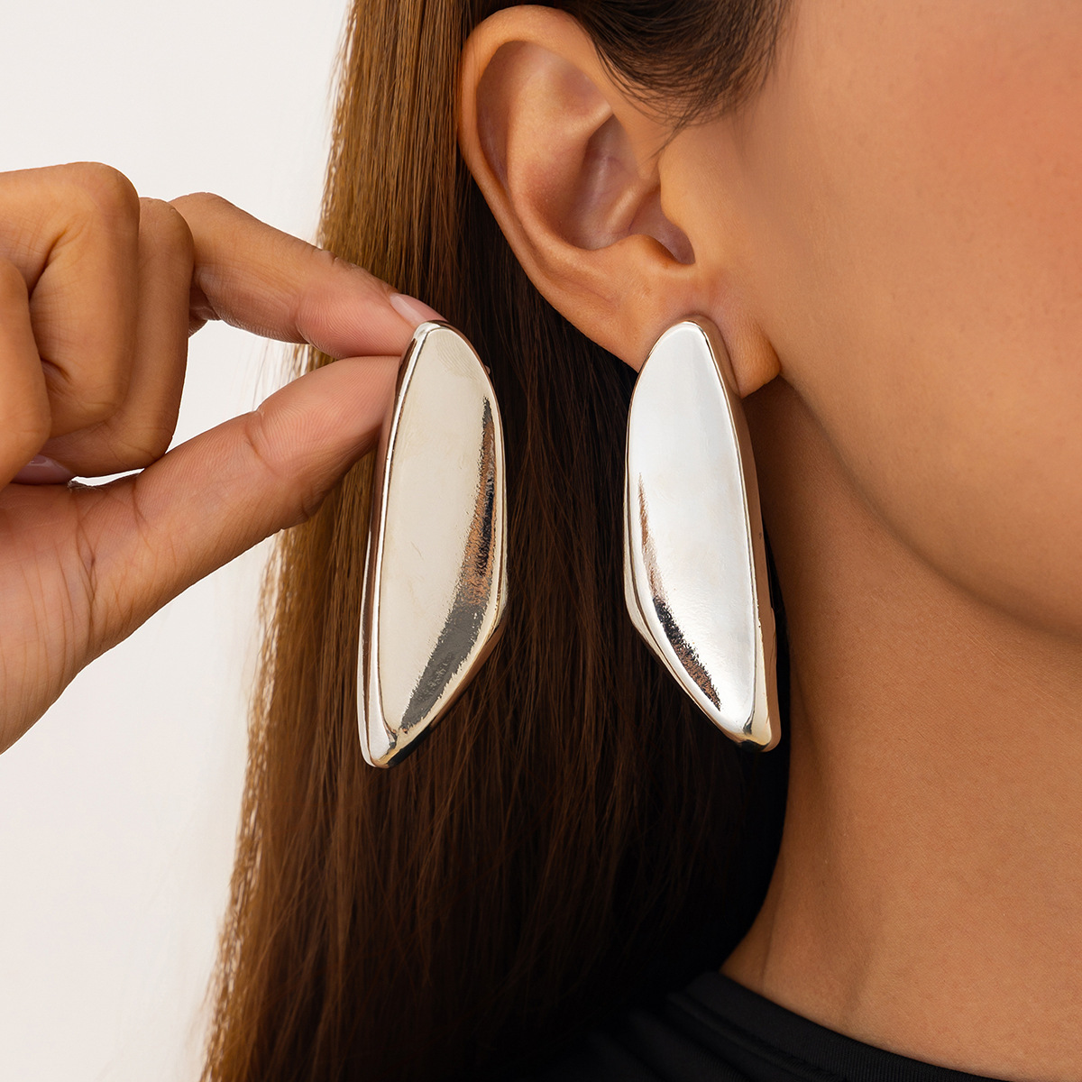 22g Weight Metal Ear Needle Material Drop Earrings, Ear Studs Classification 1 Pair Quantity Holiday, Street Occasion Metal Material Geometric, Heart Shape Pattern All Seasons Season Women's Gender Polished Finish Plating Design Retro, Classic Style Style 1 Pair Retro Classic Style Geometric Heart Shape Plating Metal Drop Earrings Ear Studs 18