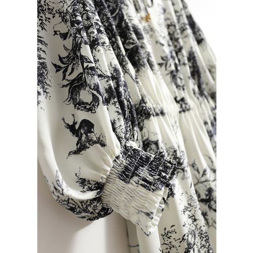 The exquisite and elegant mysterious garden pencil sketch steel pen dress with elastic crepe 23mm silk lantern sleeves