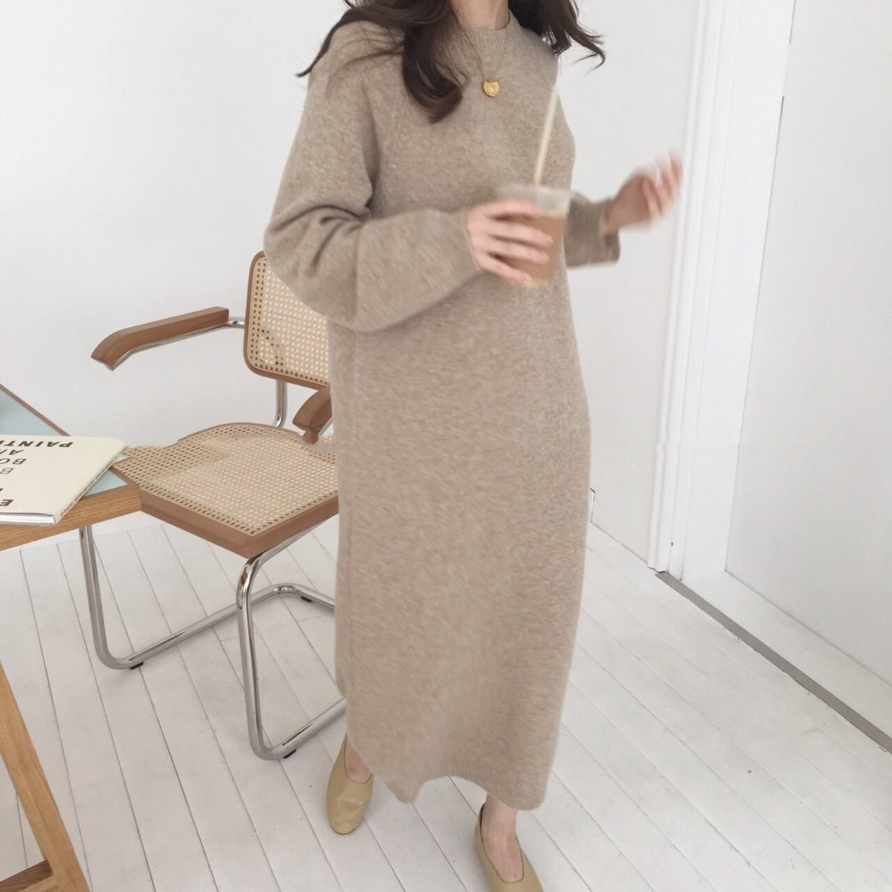 秋冬新款圆领针织衫女宽松慵懒过膝针织连衣裙韩版打底衫超长毛衣