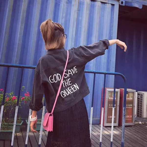 Short -style letters black