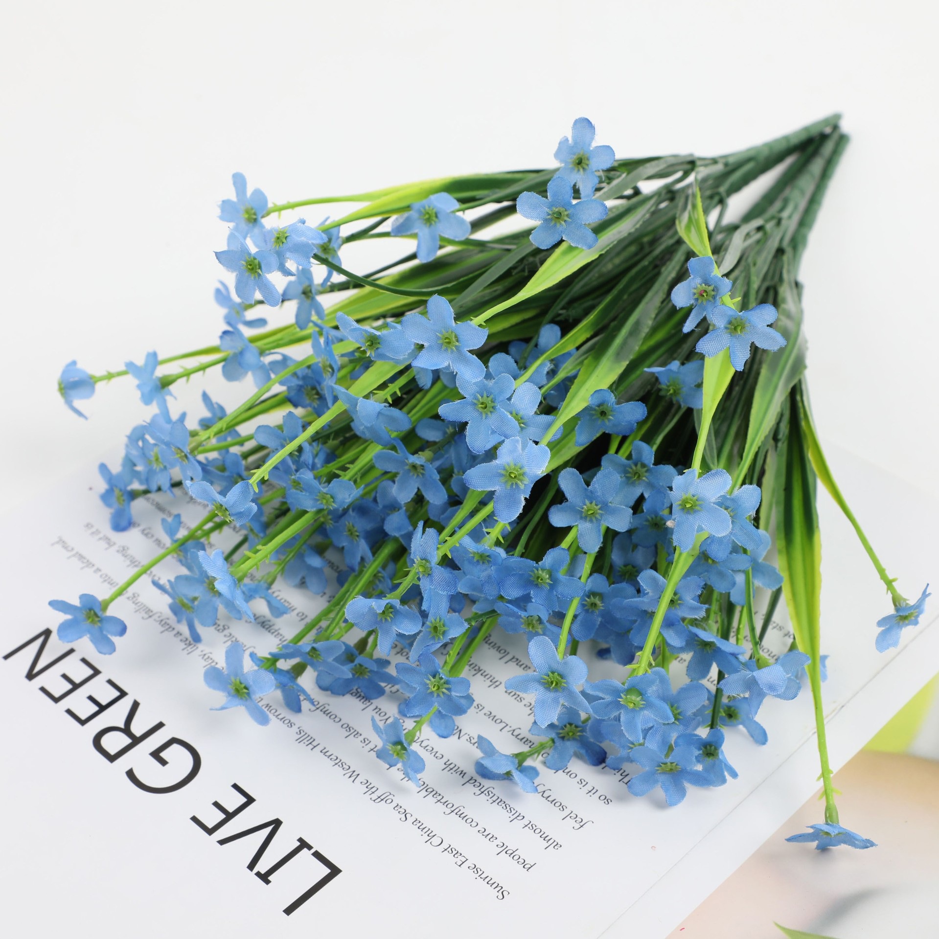 Simulación de plantas acuáticas plástico hierba de primavera flor violeta serigrafía hierba de primavera de cinco cabezas pequeña margarita flor falsa accesorios decorativos al por mayor