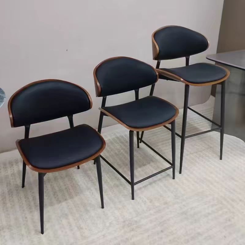 軽奢金属製バーチェア、家庭用高級感のあるハイチェア、シングルスタイルチェア、背もたれ付きチェア、移動可能なバーチェア