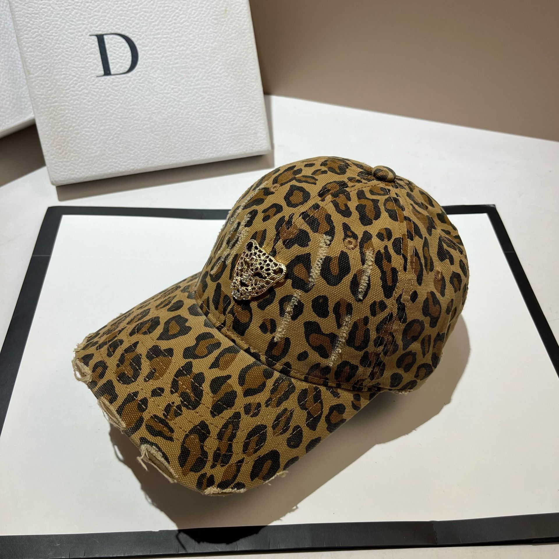 Sweet and Cool Leopard Pattern Baseball Korean Edition Star Style Personalized Piercing Duck Tongue Fashion Outdoor_voghion.com