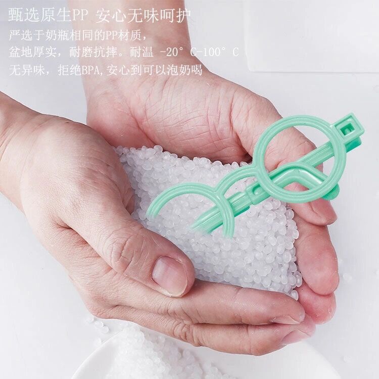 Toy medical play set for girls, including doll, storage box, syringe, stethoscope, for role-playing as a doctor