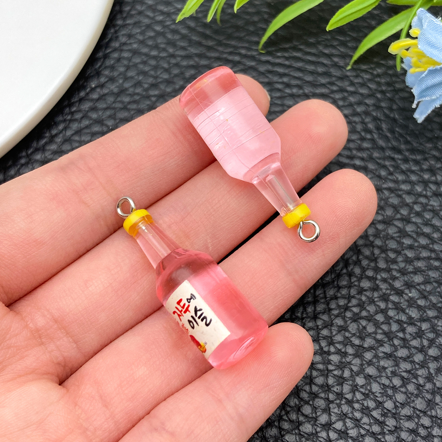 23918-H-透明粉色树脂韩国酒瓶桃子酒真露34x11x1