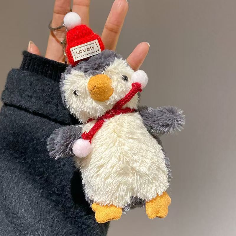 Atmosfera ~ sombrero rojo bufandas rojas drag maní pingüino colgante de peluche mochila colgante llavero