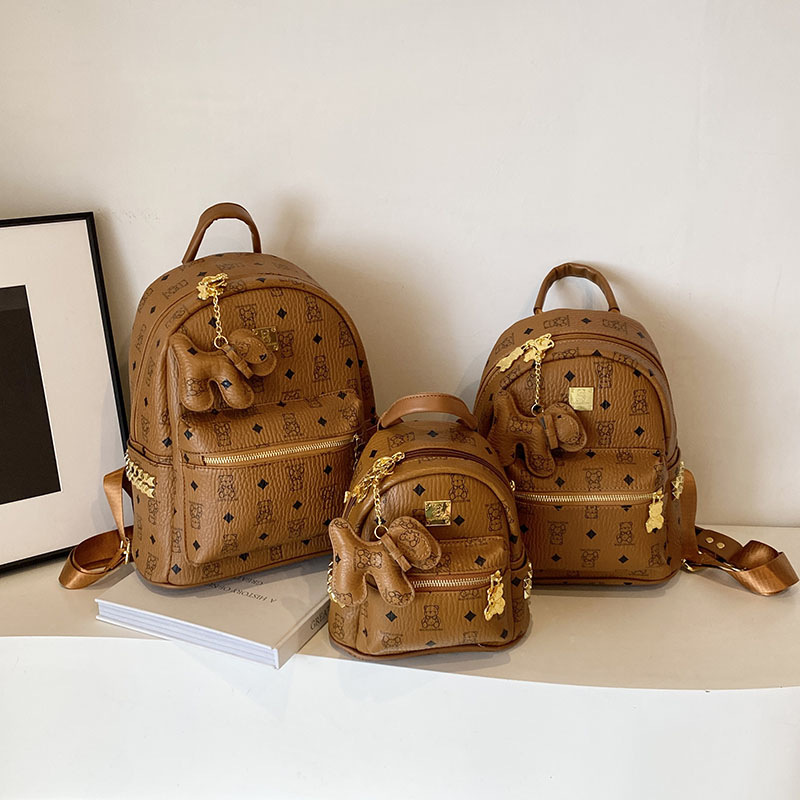 Mochila bolso de hombro femenino 2024 nuevo bolso de ocio de otoño e invierno de moda de nicho de alta gama con gran capacidad para estudiantes universitarios