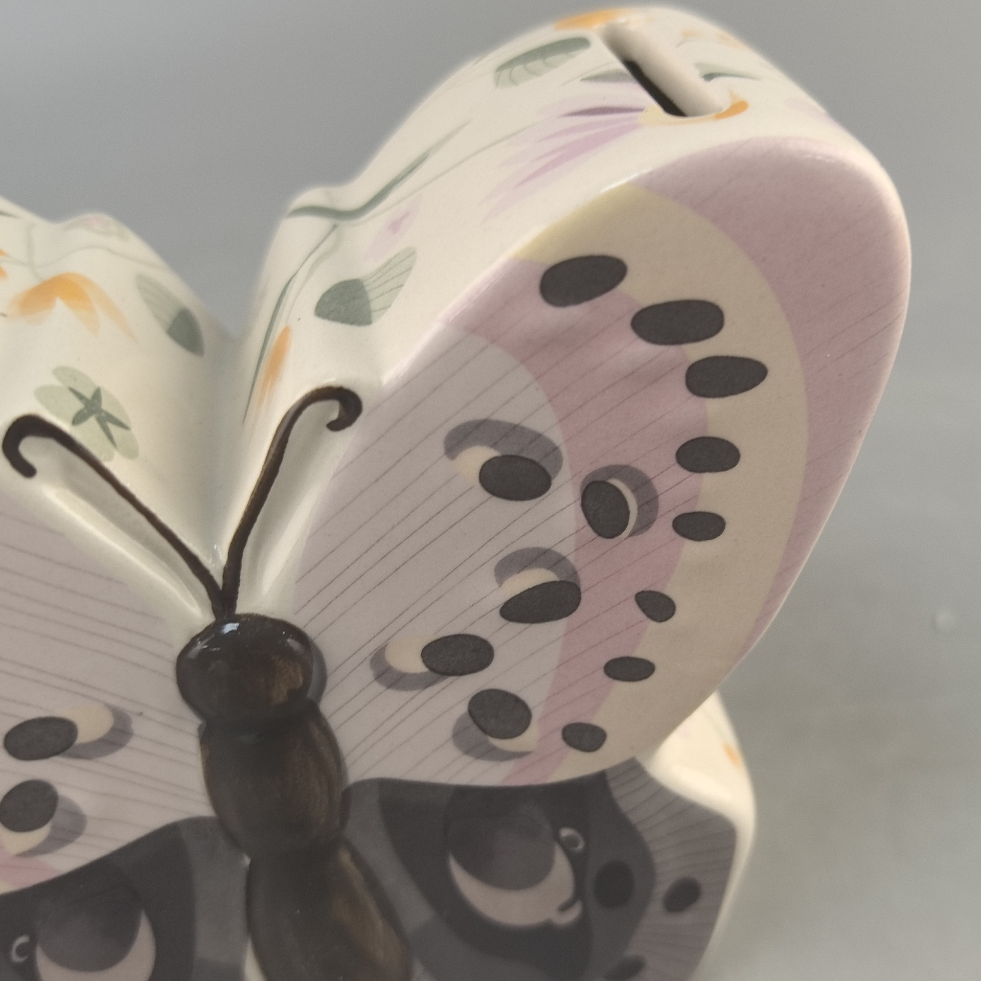 Cerámica creativa mariposa jarro de dinero decoración para el hogar de alto valor de la cara jarro de dinero de cerámica artesanía de reubicación regalo de cumpleaños