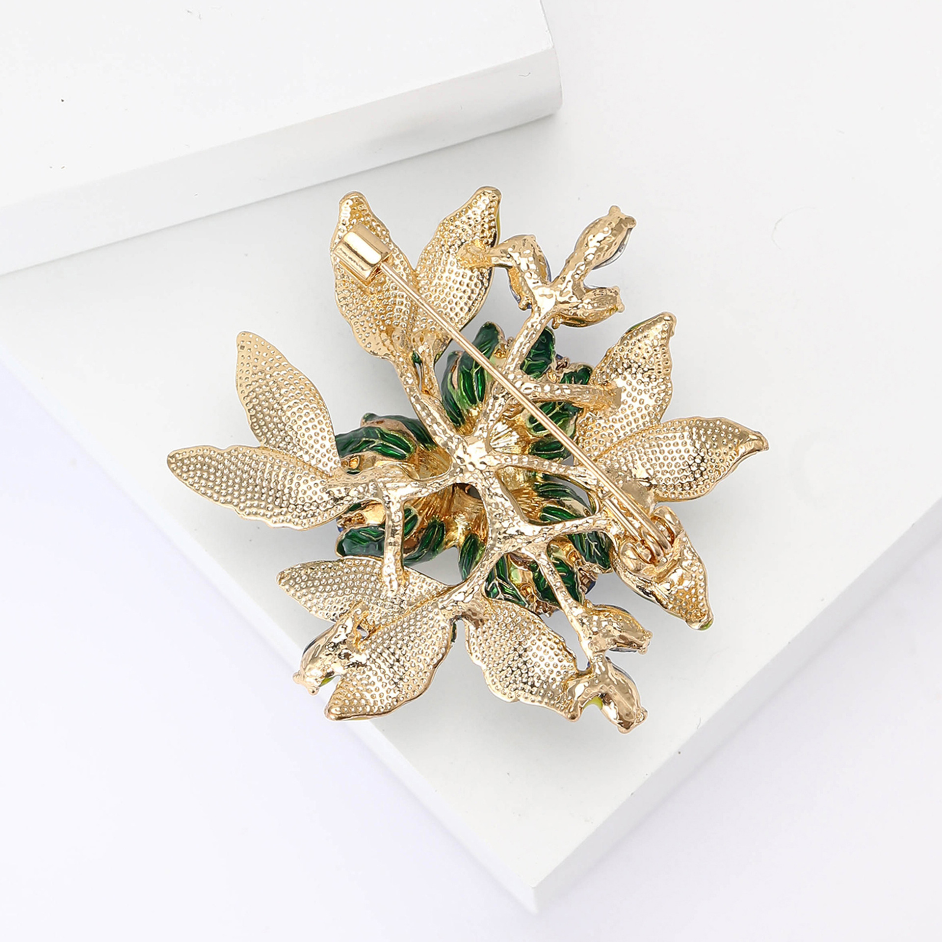Vintage Style Style Vintage Style Pin Leaf Flower Alloy Rhinestones Women's Brooches