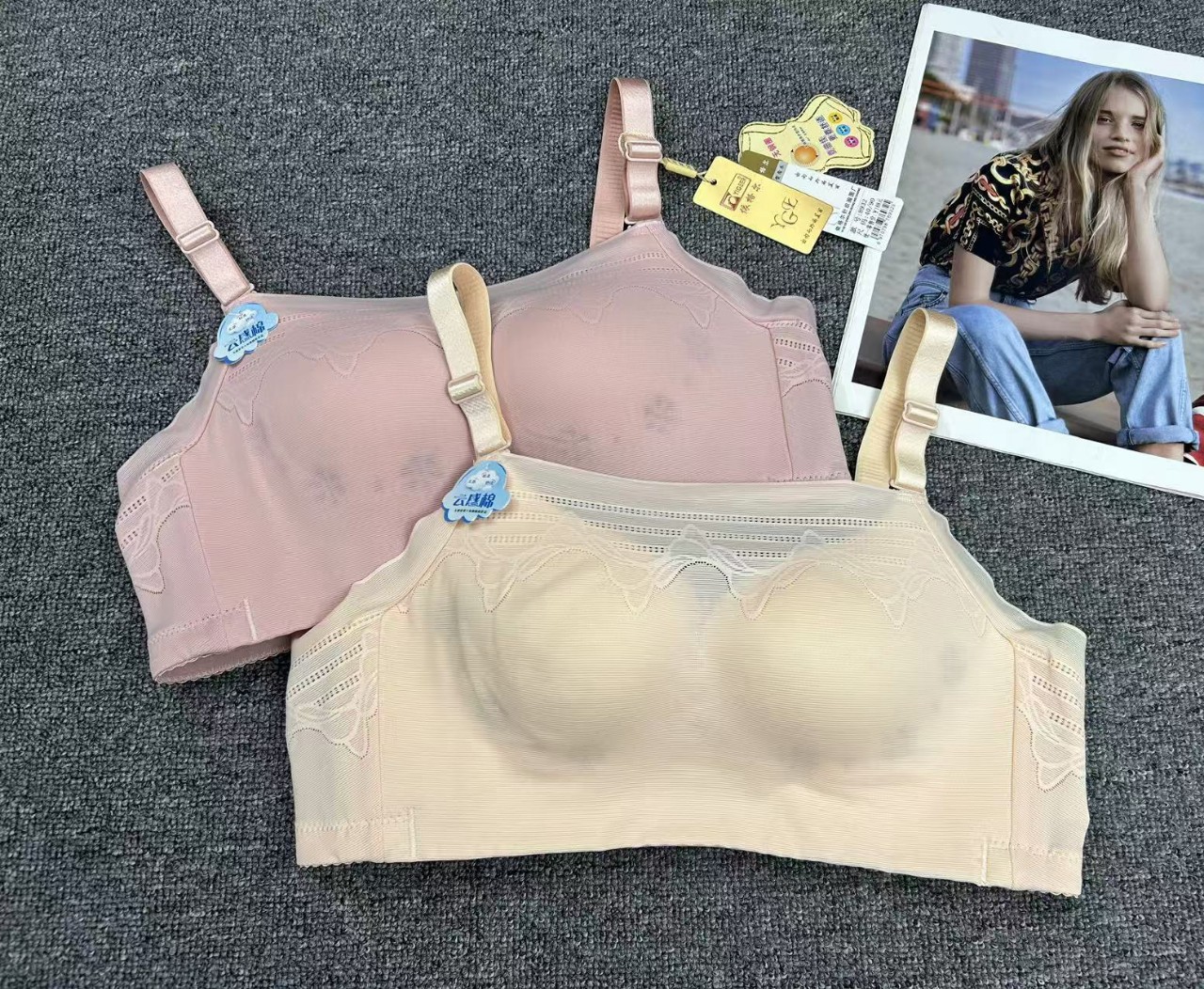 Fabricantes al por mayor nueva ropa interior de encaje para limpiar la espalda sin anillo de acero para reunirse bra taza gruesa