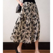 笑涵阁 2026春季 藏肉松紧腰显瘦字印花半身裙891127