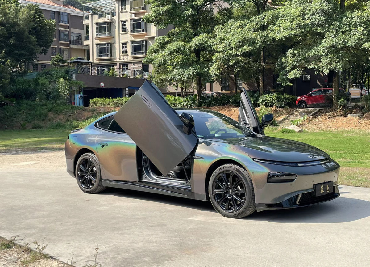 Car Color Changing Film Colorful Laser White Cross-Border Hot Selling Car Body Color Changing Film Gorgeous Gray Can Be Cut Factory Direct Sales
