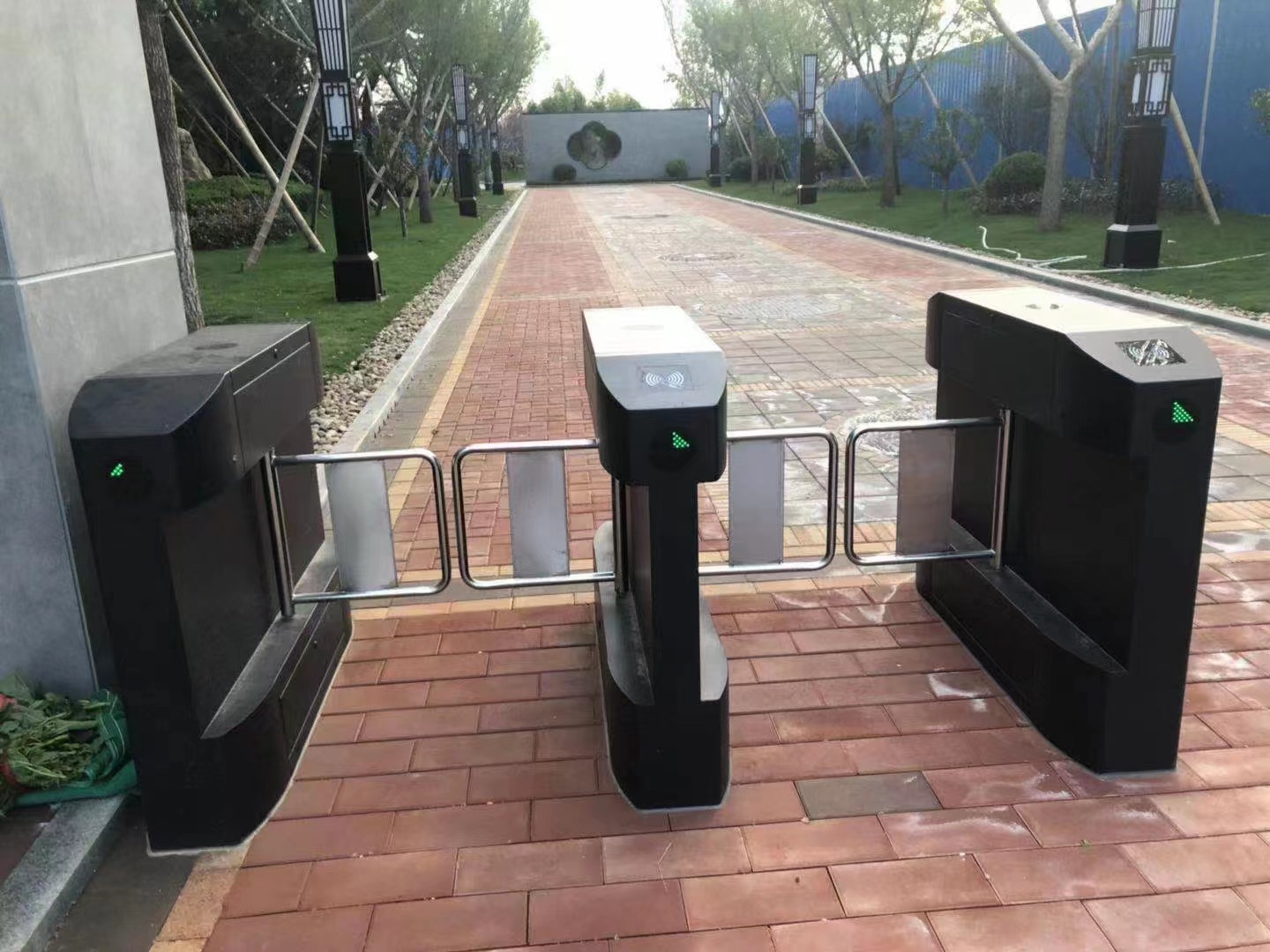 人脸识别闸机 工厂人脸识别摆闸 办公大楼翼闸 工地实名制三辊闸